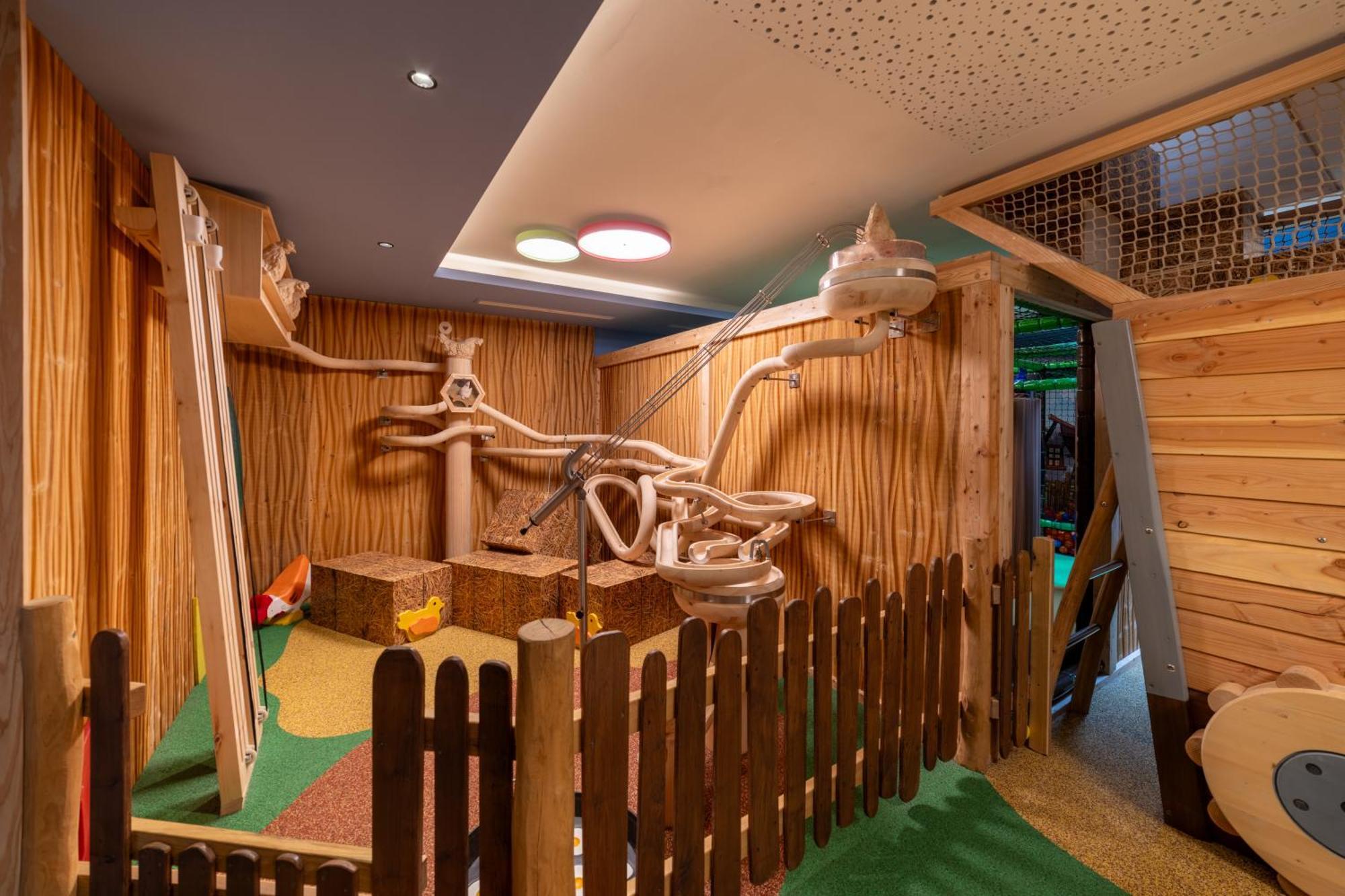 Familienhotel Huber วัลเลส ภายนอก รูปภาพ