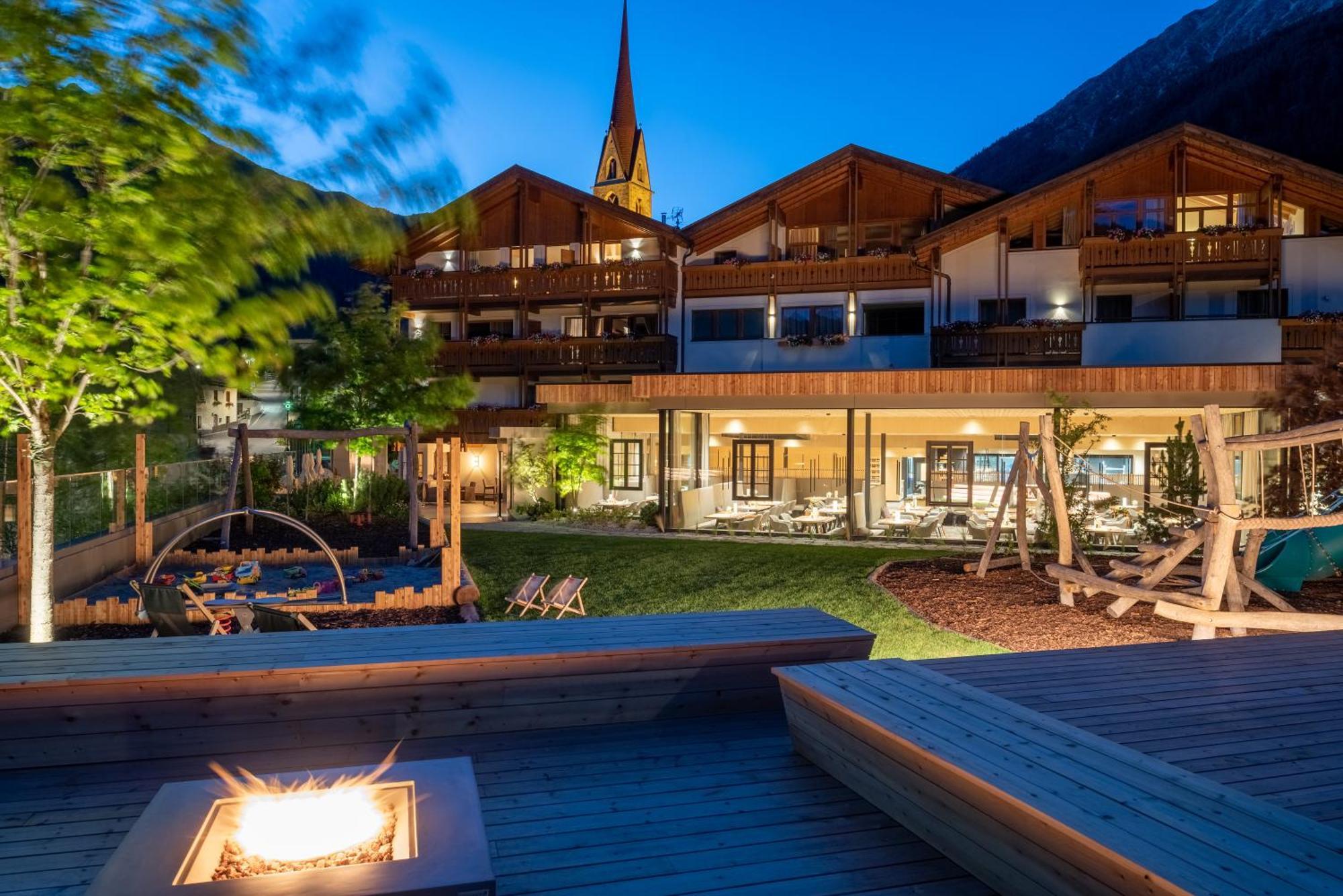 Familienhotel Huber วัลเลส ภายนอก รูปภาพ